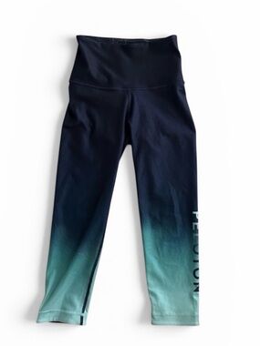 Peloton Reversible Blue Gradient Cropped
Leggings XS- Thick Waistband